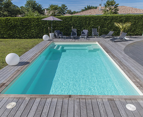 Mini piscine coque pour petit jardin Avignon