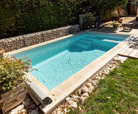 Piscine coque fond plat Avignon