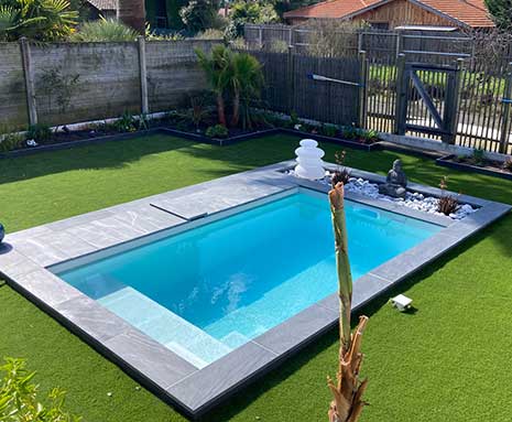 Piscine coque avec volet automatique Avignon