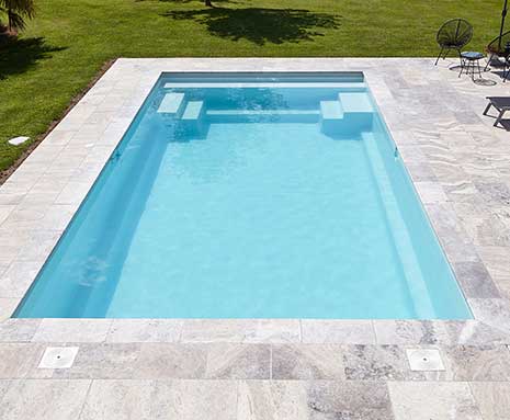 Piscine coque fond plat Vaucluse