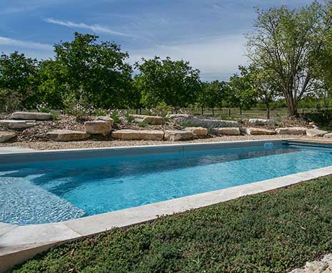 Piscine coque avec volet immergé Avignon